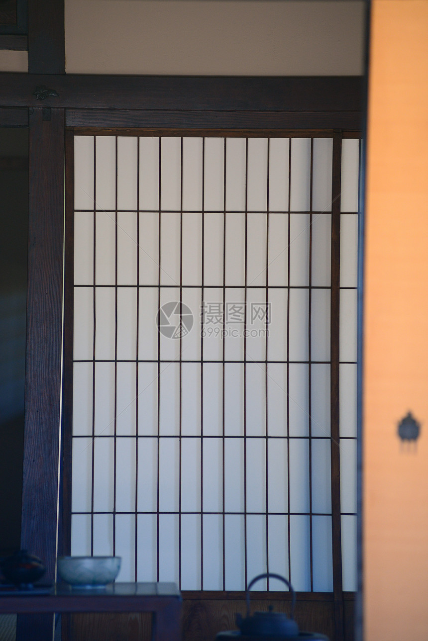 日式门框架木头白色图片