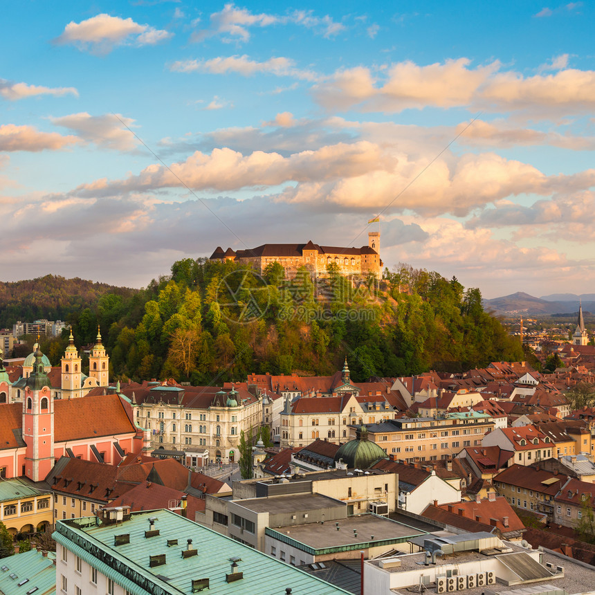 卢布尔雅那 斯洛文尼亚 欧洲的全景城市建筑学首都景点街道爬坡国家城堡森林景观图片