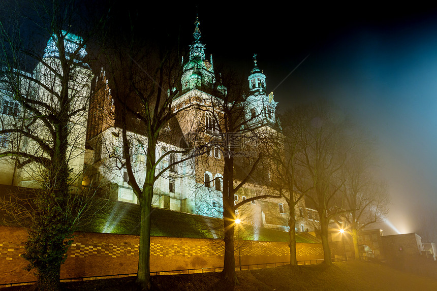 波兰 克拉科夫 瓦维尔城堡和维斯特拉 波兰城市教堂游客照明街道景观旅行旅游大教堂市场图片