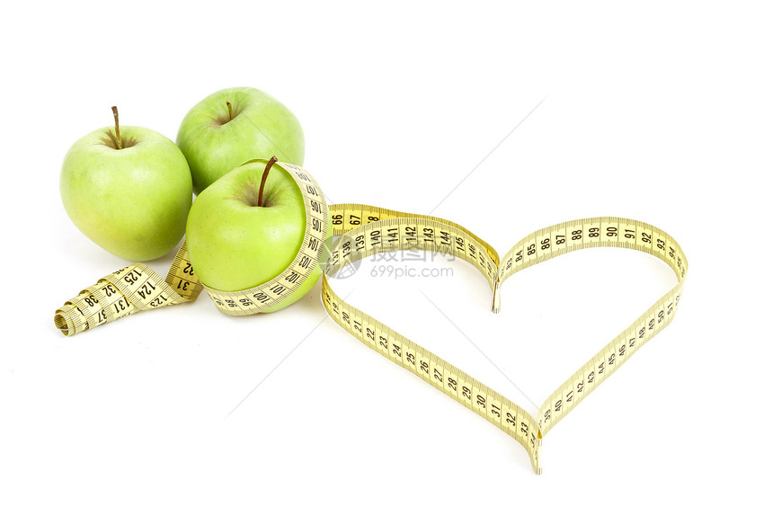 绿色苹果 有测量磁带和心脏符号 孤立尺寸活力仪表食物厘米午餐水果减肥早餐损失图片