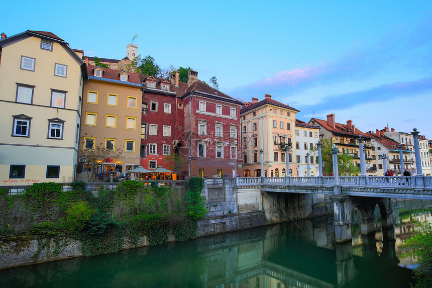 中世纪卢布尔雅那 欧洲斯洛文尼亚首都全景餐厅景观烟囱城市街道市中心蓝色房子旅行图片