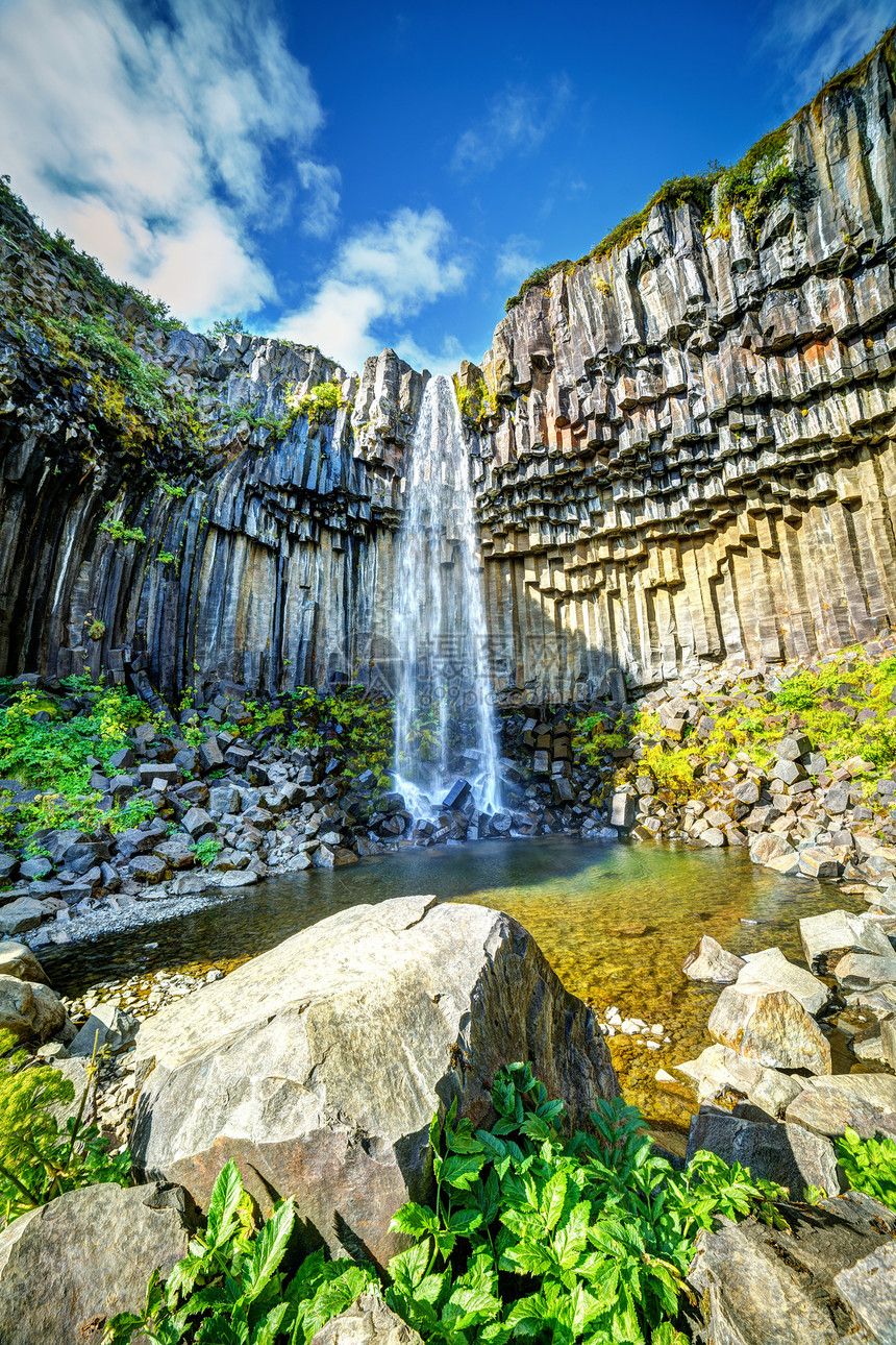 黑色秋天环境六边形旅行蓝色瀑布地质学流动假期岩石悬崖图片