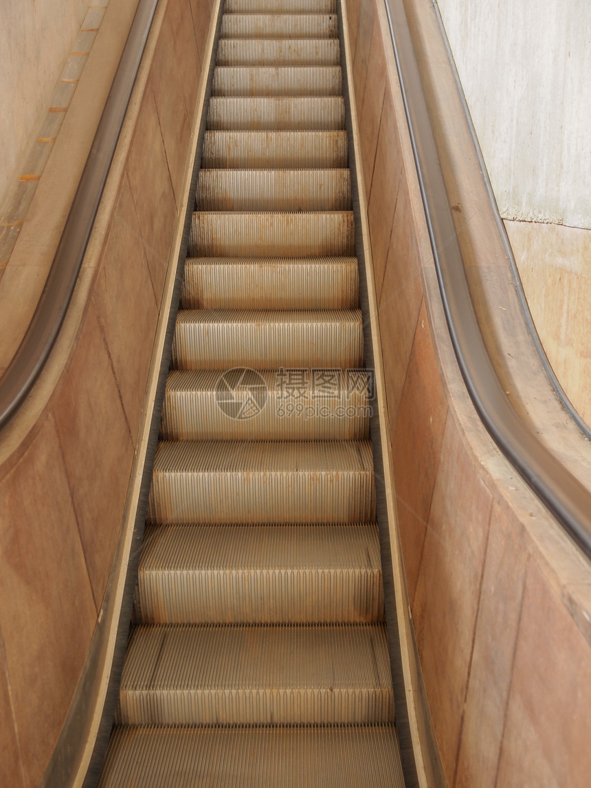 电扶车楼梯运输地铁车站轨道过境管子交通民众图片