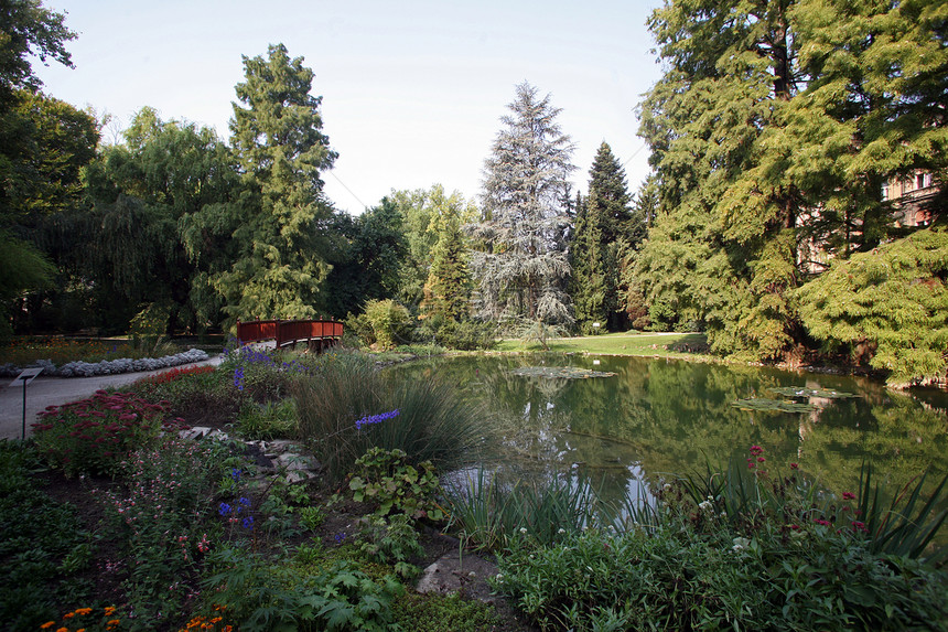 萨格勒布植物园公园中心场景树木草地观光水库植物花园风景图片