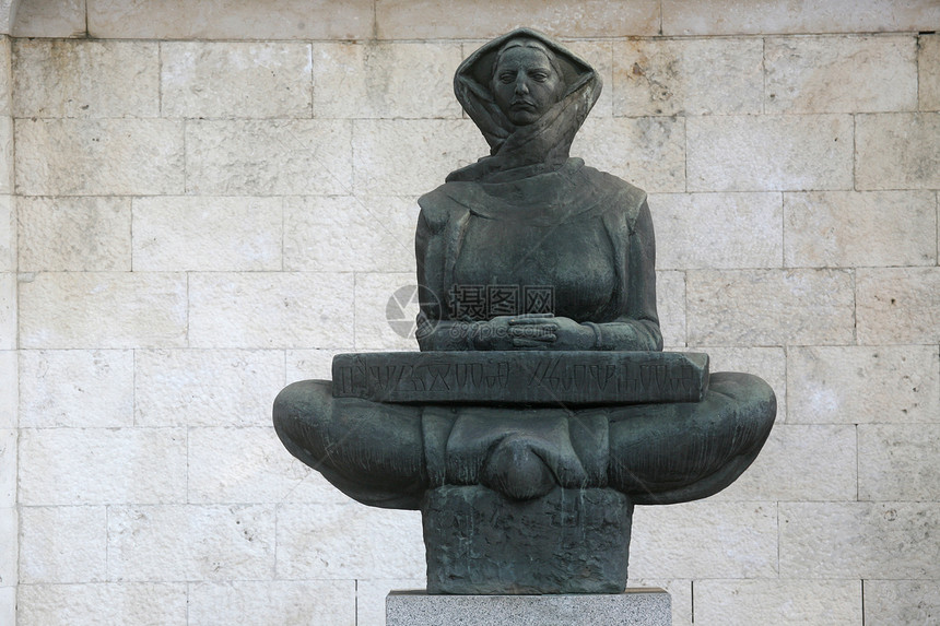 一位妇女雕塑的克族人历史艺术家地标青铜青铜色纪念碑艺术雕像女士图片