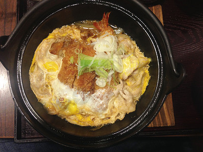 炸猪肉和鸡蛋汤 通古斯图 日本菜背景图片