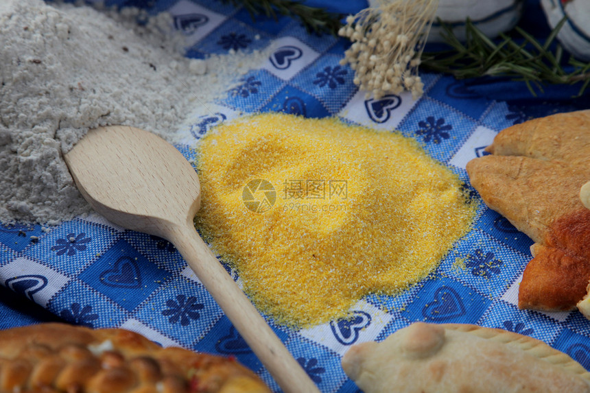 玉米餐具盘子烹饪粉末食物面粉种子蓝色黄色营养图片