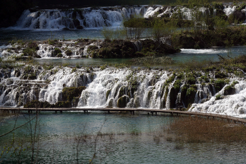 克罗地亚普利维茨湖国家公园瀑布生育力假期旅游树木国家天堂森林风景石灰石图片
