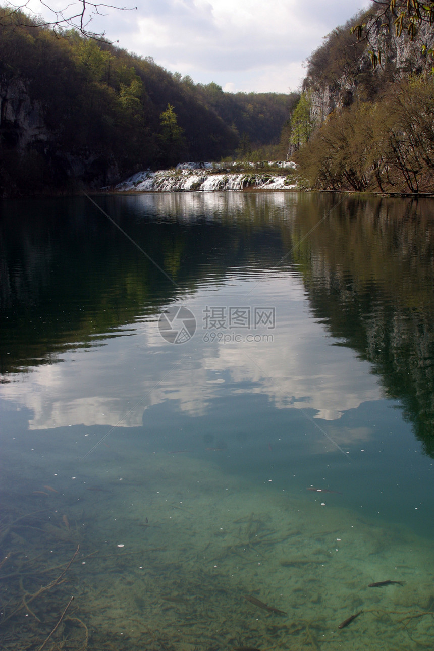 克罗地亚普利维茨湖国家公园国家树木瀑布风景吸引力天堂生育力石灰石森林山脉图片