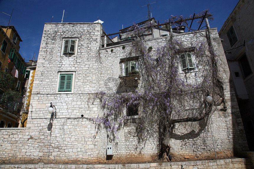 克罗地亚Sibenik古老建筑市中心观光景观岩石建筑学历史性百叶窗房屋城市艺术图片
