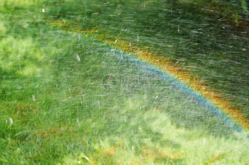草地上的彩虹魔法蓝色农场阳光想像力天气橙子紫色运气场地图片