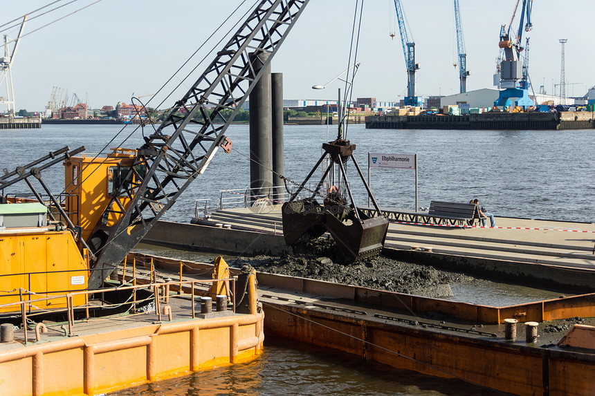 工作时的叫喊声同盟码头船只仓库汉堡城市工地起重机翻盖挖泥船图片