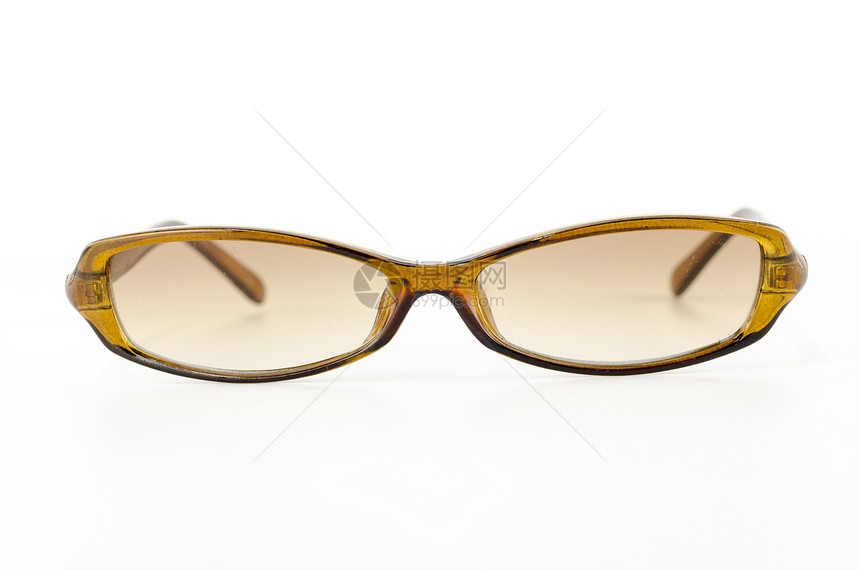 白上孤立的棕色太阳墨镜框架太阳镜白色阳光水平飞行员塑料金属条纹旅人图片