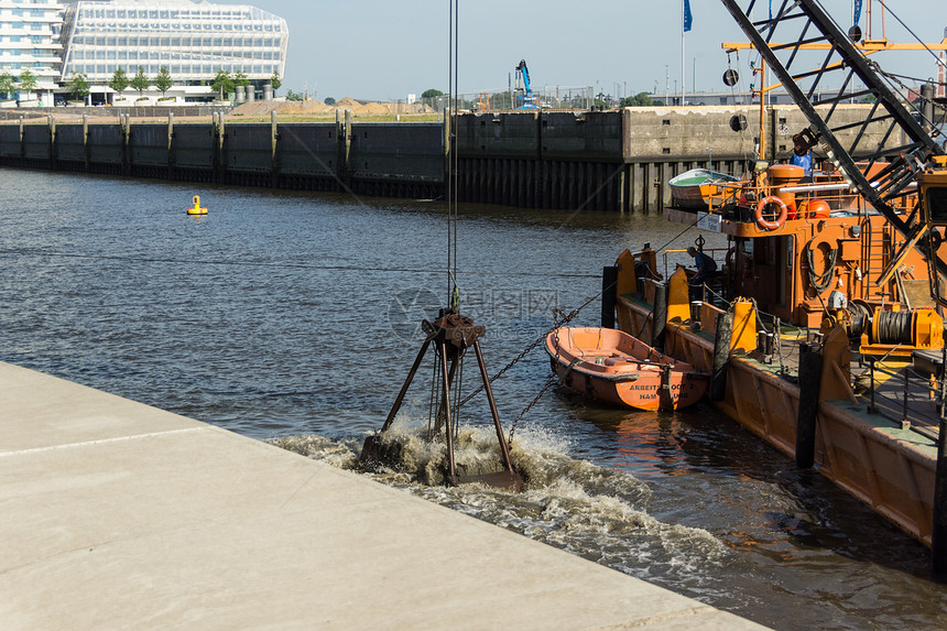 工作时的叫喊声同盟船只发射挖泥船海岸汉堡工地建筑学城市起重机图片