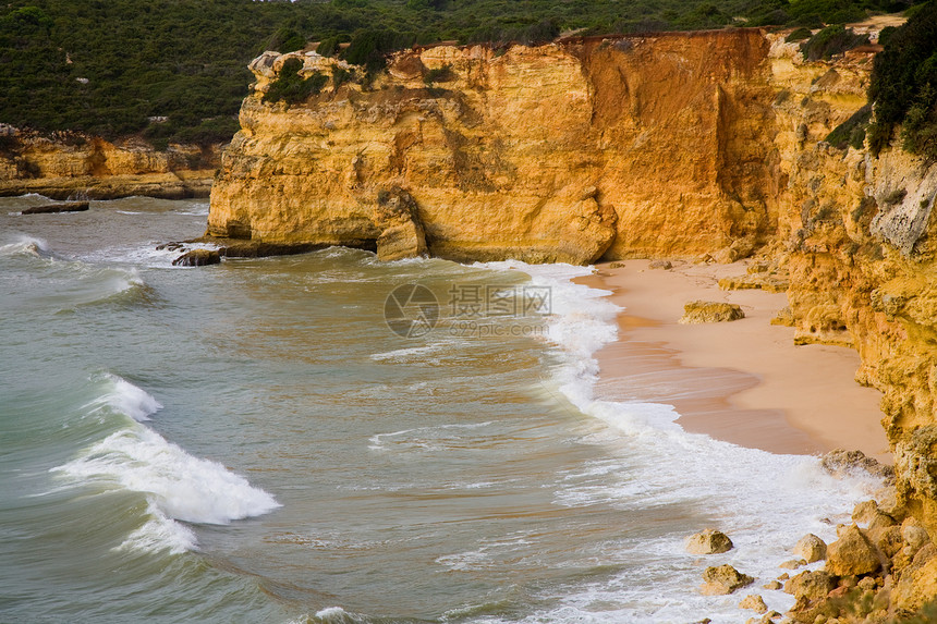 海滩沙滩海洋假期波纹天空地标支撑风景悬崖环境石头图片