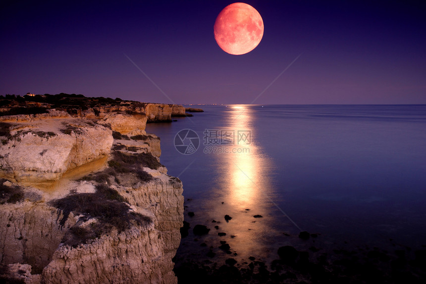 夜间月亮旅行蓝色孤独海岸月光海洋悬崖行星天空图片
