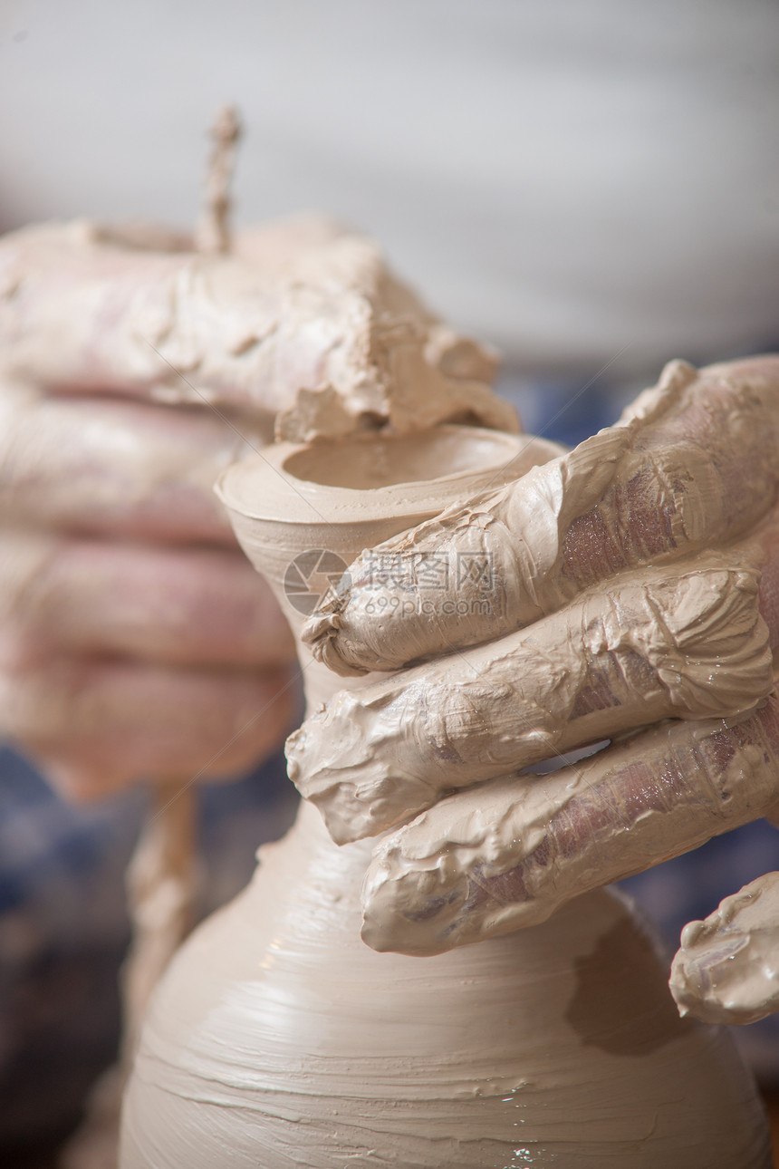 陶匠的手手工业杯子制造业压力作坊黏土工匠血管车轮水壶图片