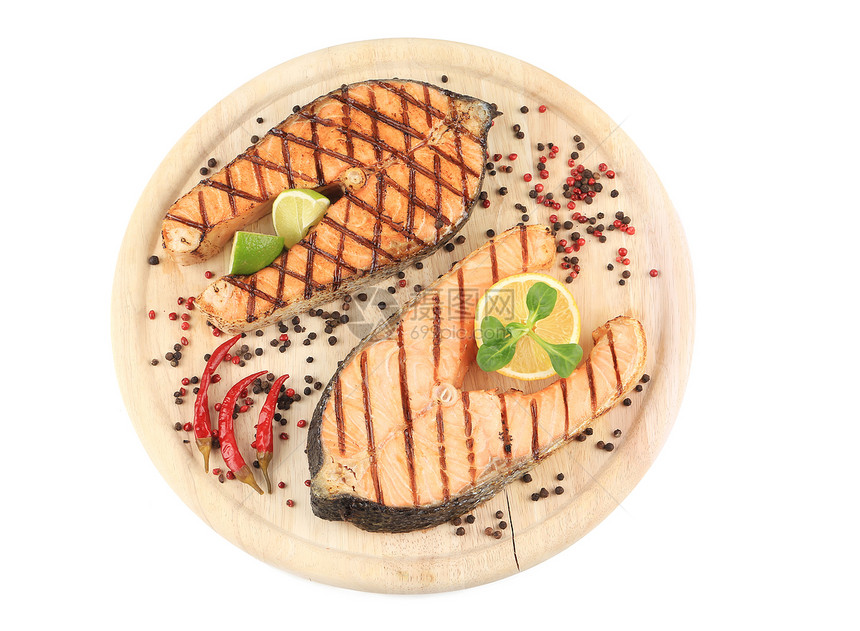 两条鲑鱼牛排在盘子上拼盘食物橙子木头健康红色柠檬餐厅粉色食谱图片