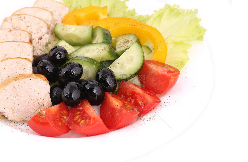 鸡肉沙拉和蔬菜黄瓜白色绿色午餐红色宏观健康家禽沙拉盘子图片