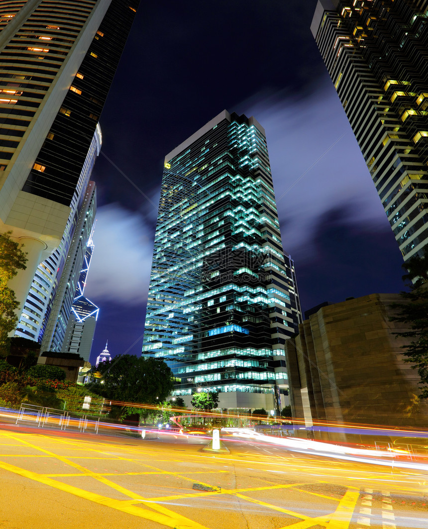 香港夜间的快速移动交通量摩天大楼建筑学踪迹运输市中心速度街道天际运动交通图片