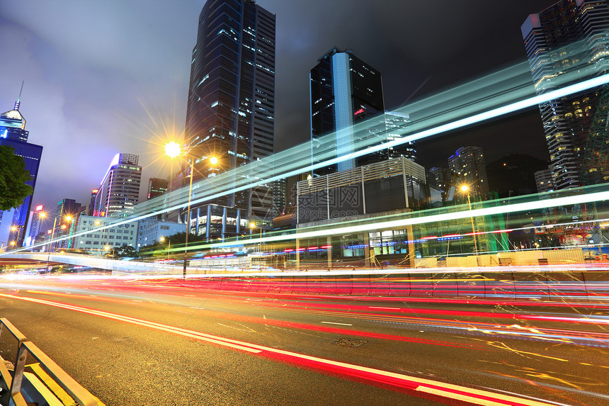 晚上在香港繁忙交通天际建筑踪迹速度运输城市建筑学景观运动金融图片