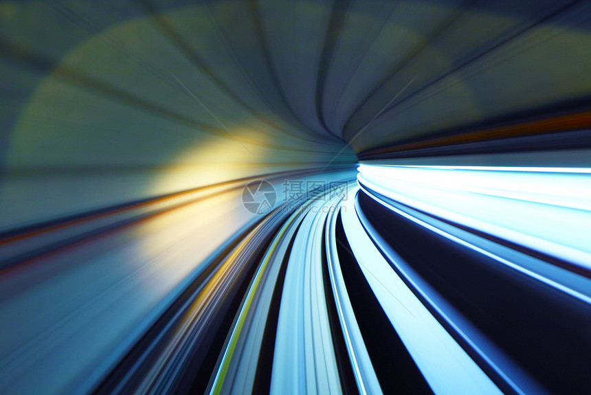 隧道中的列车曲线蓝色运输铁路交通运动旅行城市绿色速度图片