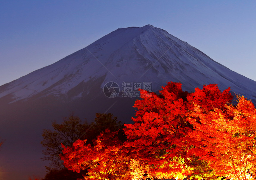 富士山 含石灰图片