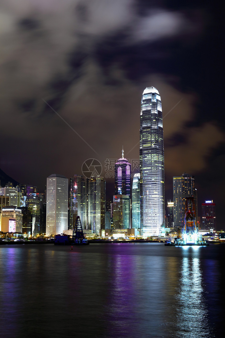 晚上在香港顶峰风景摩天大楼商业金融城市景观港口建筑假期图片