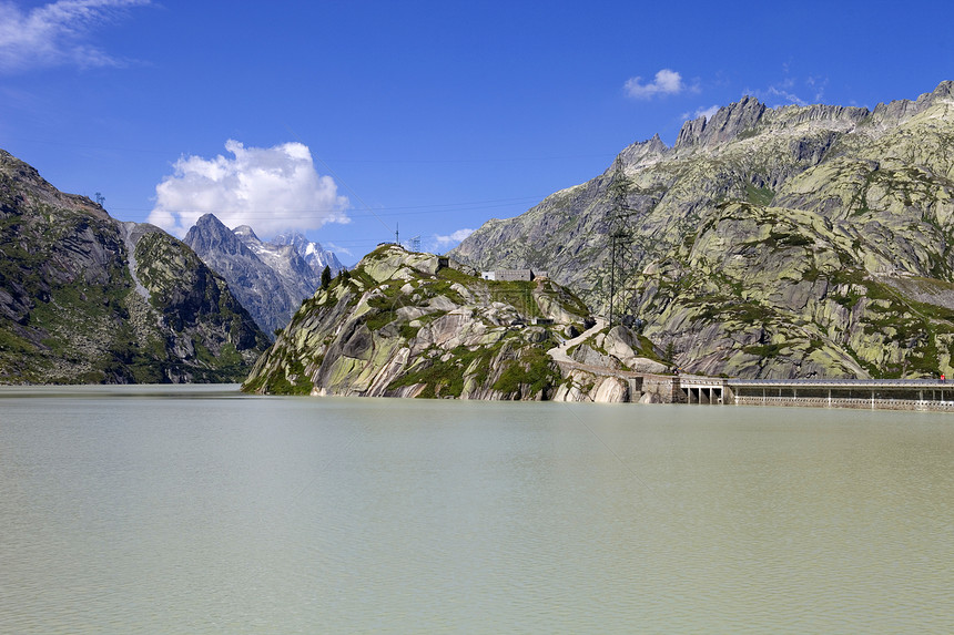 苏威湖游客天空闲暇蓝色远景风景环境高山山脉旅游图片