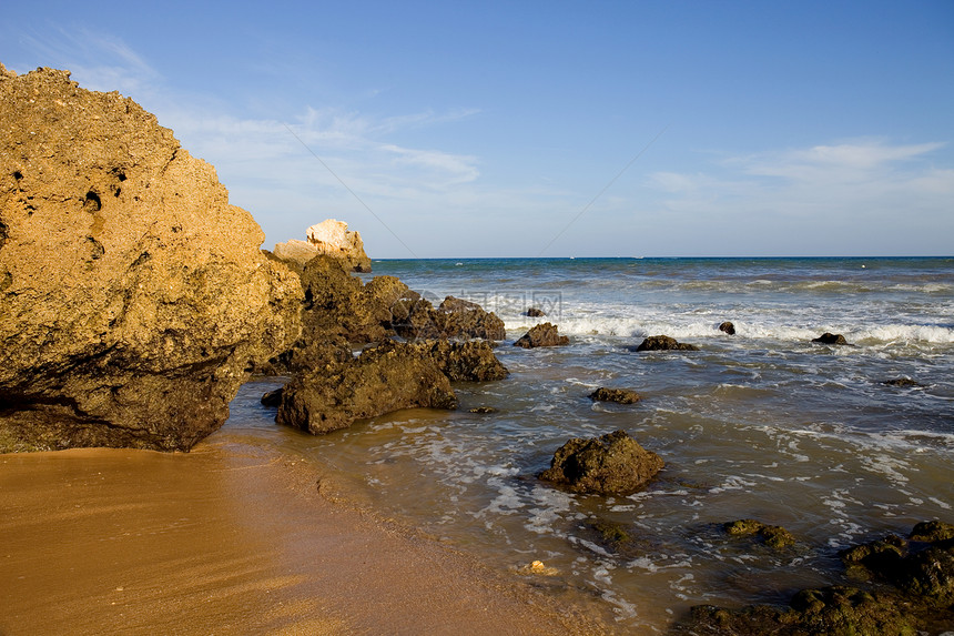 海滩沙滩悬崖场景地标蓝色海洋海岸旅行水库风景岩石图片