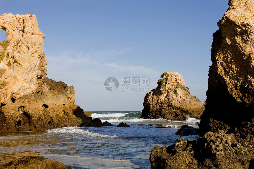 平顶砂岩场景环境反射岩石海滩风景海洋水库地标图片