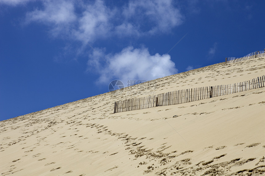 皮拉沙丘天空晴天海岸沙漠旅行地标海滩脚步脚印风景图片