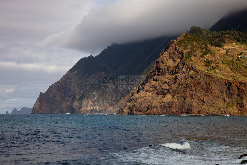 马 提拉海滩天空旅行岩石海岸海岸线远足旅游地平线火山图片