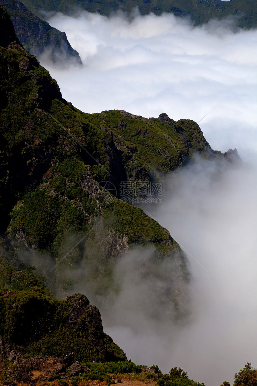 山山脉薄雾地球石头旅行荒野旅游自然首脑爬坡岩石图片