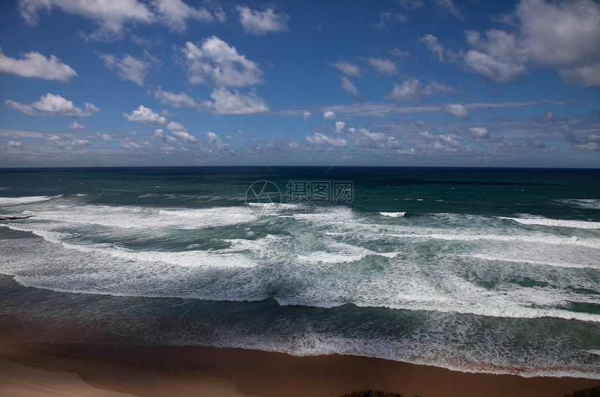 海滩沙滩石头晴天岩石悬崖海岸蓝色波纹场景镜子图片