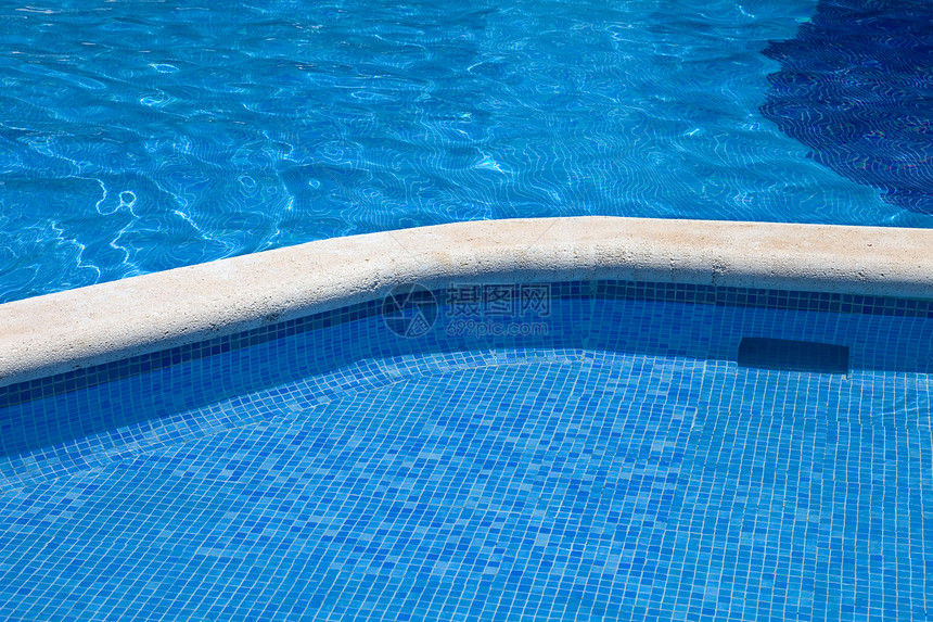 游泳池喜悦旅行娱乐气泡边界圆圈时间闲暇蓝色温泉图片