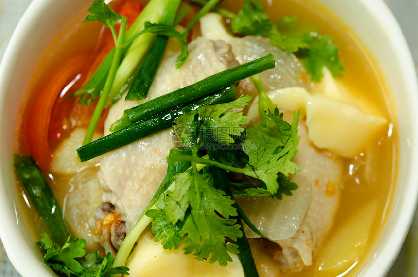 鸡汤餐厅食物饮食肉汤午餐盘子面条勺子白色蔬菜图片