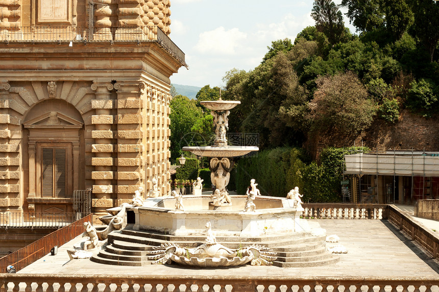 佛罗伦萨庭院喷泉窗户天空外观地标地方地点建筑大理石建筑学文化图片