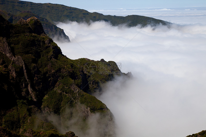 云岩石天气旅行地球薄雾顶峰远足天空远景悬崖图片