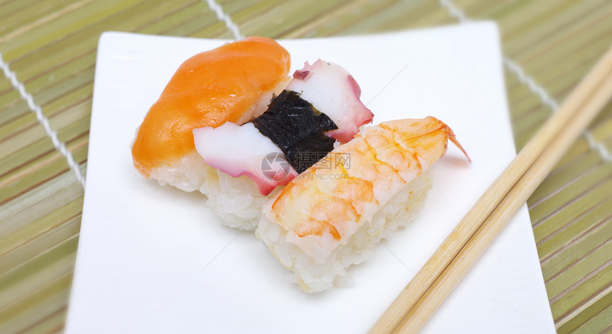 寿司手握竹签饮食烹饪美食套餐海鲜盘子餐厅生活方式料理章鱼图片