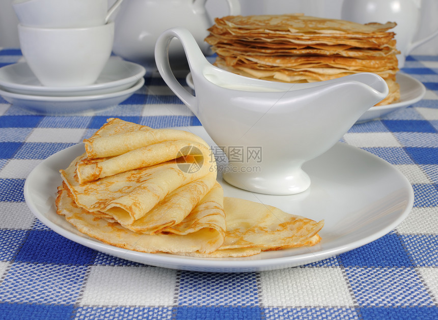 煎饼在盘子上加奶酱饮食奶油烹饪小吃陶器糕点健康厨房早餐自助餐图片