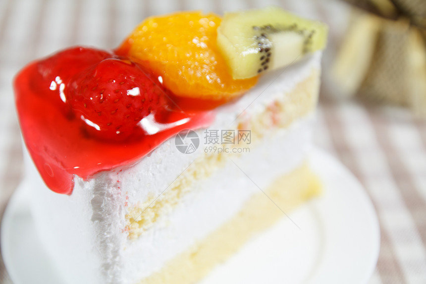 水果蛋糕食物红色奶油奇异果庆典浆果橙子面包美食生日图片