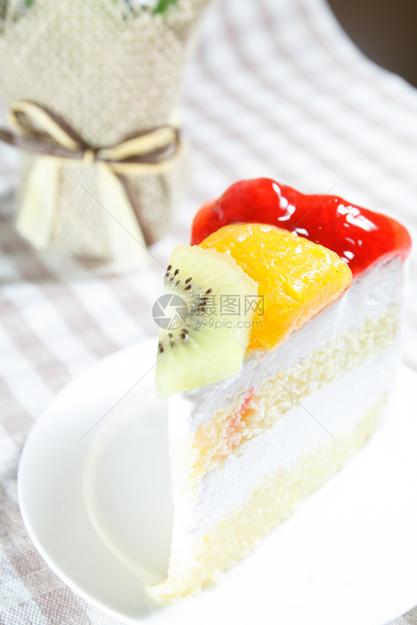 水果蛋糕红色糕点装饰生日橙子奶油甜点奇异果面包庆典图片