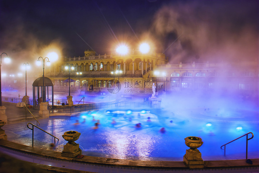 布达佩斯浴室洗澡公园天空文化建筑城市温泉游泳民众图片