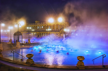 塞切尼温泉布达佩斯浴室洗澡公园天空文化建筑城市温泉游泳民众背景
