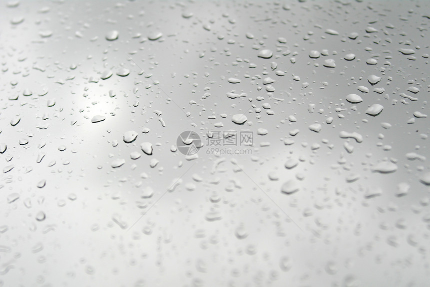 倾斜窗口的雨滴窗户液体水滴玻璃反射天气灰色团体图片