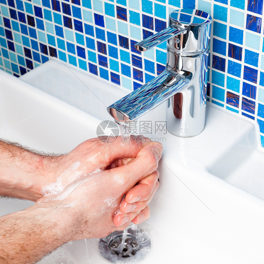 人洗手卫生清洁度消毒打扫肥皂身体男人洗涤冲洗白色图片