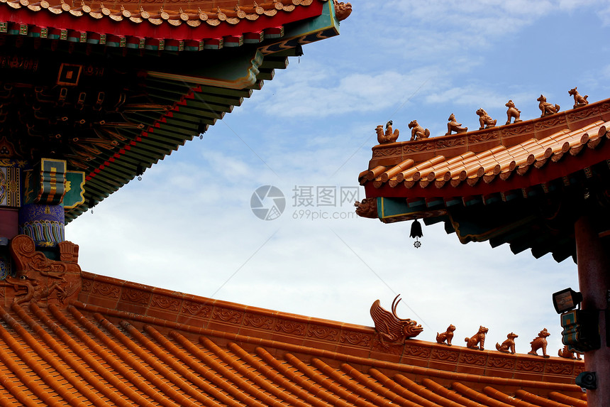 中国风格的金顶屋顶传统艺术吸引力古董建筑历史性山墙寺庙宗教历史图片