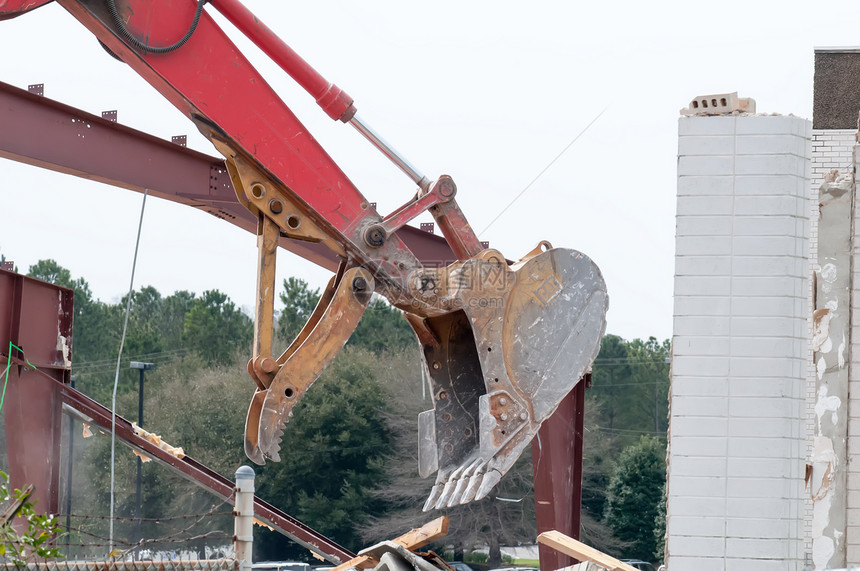 拆除建筑墙的废体挖土机损害活动破坏裂缝危险工具钢筋碎片断路器水泥图片