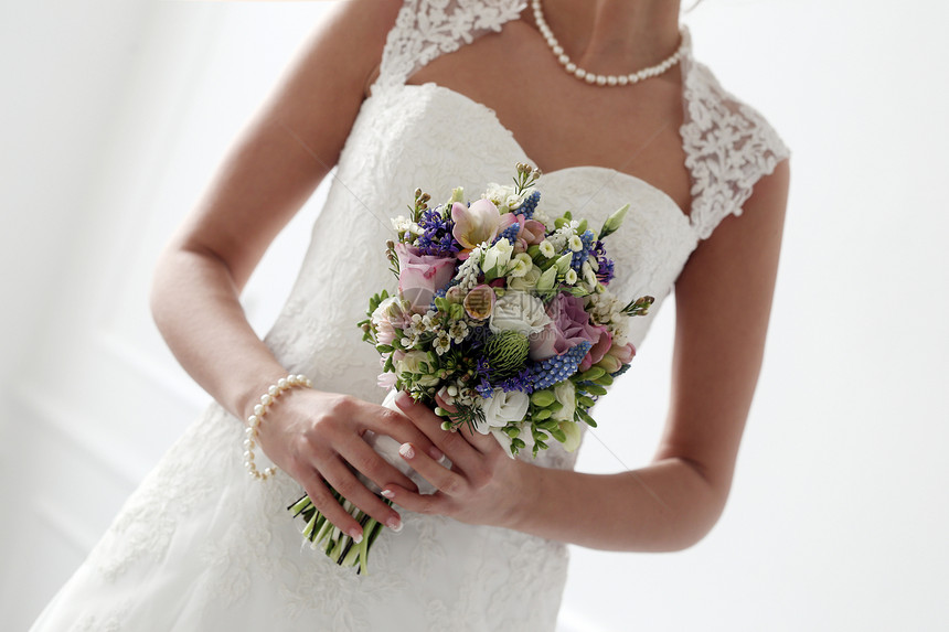 婚礼 美丽的新娘项链花朵女孩紫色女士玫瑰裙子珍珠订婚胸部图片